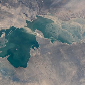 Alexander Gerst Instagram - Seltsame außerirdische Welt? Unseren gefrorenen Planeten von oben zu sehen macht deutlich, wie wenig wir ihn eigentlich kennen. / Floating above our frozen planet in winter often gave me the impression of looking down onto a strange alien world. We think we know our planet well, but this is an illusion.

#horizons #BlueDot #spacetravel #viewfromspace #earthobservation #esa #iss #winter #seenfromspace #astronaut #ourplanet #homeplanet #explorefarther @europeanspaceagency @iss