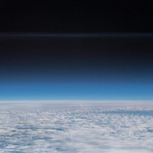 Alexander Gerst Instagram - Polar "noctilucent" clouds, which are around 80 km high, and therefore often lit by the sun even after sunset. This is a rare view captured during my latest mission on board the @iss, we usually can't see them from the day side. #Horizons #archive / Polare Mesosphärenwolken, auch "Nachtleuchtende Wolken" genannt, da man sie nach Sonnenuntergang oft noch von der Sonne angestrahlt sehen kann. Um die 80 km hoch(!). Selten, dass man sie, wie auf diesem Foto, von sieht. Aufgenommen während meiner Horizons Mission.

@europeanspaceagency - A.Gerst 
#tbt #throwback #clouds #wolken #InternationalSpaceStation #ISS