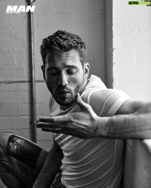 Alexander Lincoln Instagram - Wicked talking to @_manabouttownuk a few weeks ago and being put in some lovely garms which are  probably way out my price range…
Pre order through their website or insta if you want a copy 🤙🤙🤙🤙

Photography by @smiggi 
Fashion by @toyotsuchiya 
Words by @scarlintheshire 
Grooming by @kim.kiefer at @afrankagency 
Production Director @morganemillot 
Fashion assistant @flossiehurd 
Production assistant @kaijon___ 
Special thanks to @lostnfoundstudios