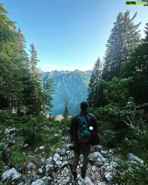 Alexander Lincoln Instagram - Sweatiest view of my life

Can always count on @dancollinsphoto for the pics

#slovenia #hiking #iambroken