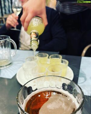 Alexander Lincoln Instagram - ¿Dónde están los perros picantes?