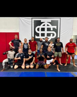 Alexander Volkov Instagram - Спасибо за поздравления! 

Так же хотелось бы выразить слова благодарности и поздравить с общей победой, всех тех, кто помогал мне на протяжении всей подготовки к бою с Таем Туйвасой. 

Удачная была охота!

@taras_kiyashko 
@mikhail_zayats_ 
@ronnymarkes 
@marcelonunesbjj 
@gav_pratt 
@fomin_ufc 
@strelapromotion 
@magic_mailata 
@carlseumanutafa 
@officialelekana 
@porradatc