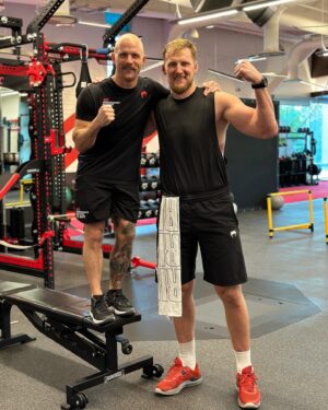 Alexander Volkov Instagram - Спасибо за поздравления! 

Так же хотелось бы выразить слова благодарности и поздравить с общей победой, всех тех, кто помогал мне на протяжении всей подготовки к бою с Таем Туйвасой. 

Удачная была охота!

@taras_kiyashko 
@mikhail_zayats_ 
@ronnymarkes 
@marcelonunesbjj 
@gav_pratt 
@fomin_ufc 
@strelapromotion 
@magic_mailata 
@carlseumanutafa 
@officialelekana 
@porradatc