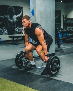 Alexander Volkov Instagram - Что бы вы сильно по мне не скучали, вот вам подборочка фоточек с моей тренировки в Сиднее и актуальная форма за неделю до боя! 

Thanks @emerge.mascot for having us in your awesome gym!

Pic.: @javalezec