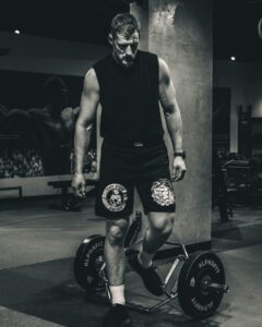 Alexander Volkov Instagram - Что бы вы сильно по мне не скучали, вот вам подборочка фоточек с моей тренировки в Сиднее и актуальная форма за неделю до боя! 

Thanks @emerge.mascot for having us in your awesome gym!

Pic.: @javalezec