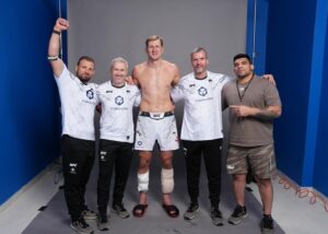Alexander Volkov Instagram - Спасибо всем за поздравления и поддержку! 

One more important win in my career. 

Thank to everyone who helped me along this path . 

Without each of you there would be no success for me.

I learn from all of you every day. 

@strelapromotion 
@porradatc 
@taras_kiyashko 
@mikhail_zayats_ 
@ronnymarkes 
@marcelonunesbjj 
@tv_coach_gfg 
@gav_pratt 
@ufceurasia 
@magic_mailata 
@carlseumanutafa 
@amesan852019