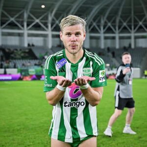 Alexandr Kokorin Instagram - 2 дня рождения ,важная победа ,плюс 3 очка 🤝🙏идём дальше 🤛🦾