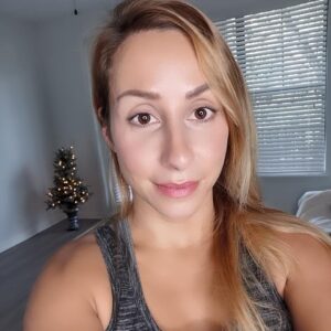 Alexandra Barrulas Instagram - Hello from my new home in Florida! Im adapting to my new life since moving in and focused more than ever on my @allelitewrestling goals! How's everyone doing? ☺️
#ImWithAEW