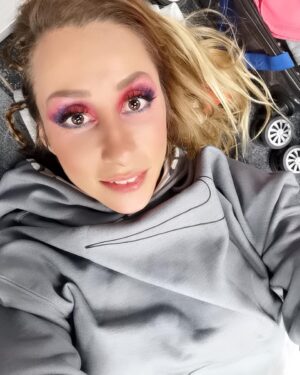 Alexandra Barrulas Instagram - Big shout-out to the @aewglam squad for always making me look so pretty!!! 💅💄