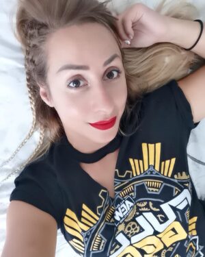 Alexandra Barrulas Instagram - I got my #AEWFullGear tee on and I'm ready to support my team @allelitewrestling !!! 💪 #ImWithAEW It's going to be 🔥 Tune in LIVE on PPV tonight on all major cable networks @brlive @fitetv (for international fans). Who's excited? 🤩