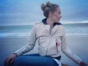 Alexandra Holden Instagram - Here’s me wishing my jacket pocket was zipped... #favoritejacket @ragandbone