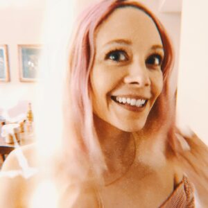 Alexandra Holden Instagram - Think pink!  Happy Valentine’s Day! 💕💕💕