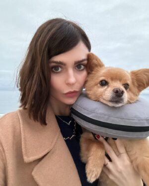 Alexandra Krosney Instagram - 2023 is a great time to start experimenting with a bold new accessory and to stop licking your wounds.