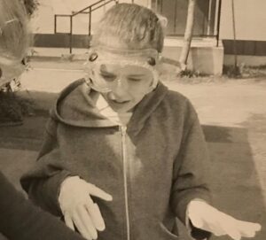 Alexandra Krosney Instagram - I’m very happy someone captured this moment of utter revulsion when I was forced to dissect a frog in sixth grade. And I’m even happier that they thought it represented me well enough to put it in the yearbook.