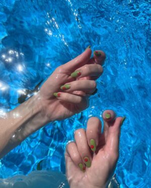 Alexandra Kyle Instagram - my dad taught me how to dive, but i taught me how to enjoy a Summer 🌳