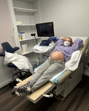 Alexandra Kyle Instagram - i know you love a good “9 months in/9 months out” side by side but, instead of sharing my current bod, i prefer a grand “pregnancy appreciation” post; because that shit was nuTs