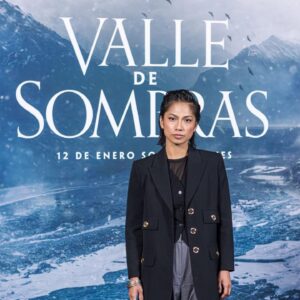 Alexandra Masangkay Instagram - Recientemente he aprendido lo importante que es celebrar “cosas”, en general. Pero en este caso en especial, celebrar que somos muchos los que todavía seguimos yendo al cine. Quiero daros las gracias por esos mensajes tan bonitos tras haber visto la película pero sobretodo por ir al cine y ver “Valle de Sombras”.
❤️‍🩹
Hoy día del espectador, no te la pierdas 🏔️ 

Gracias @viacomunicacion ✨
@karllagerfeld 
@pinkoofficial 

Y mi querido @mr.davidlopez 💄 ✨