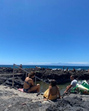 Alexandra Masangkay Instagram - Llevaba tanto tiempo necesitando soltar, limpiar, volver a empezar… y aquí estoy, muy cómoda y volviendo a disfrutar de nuevo de los regalos de la vida. 

- Fotos de mis paseos por la isla 
- Clip de un confinamiento con melena despeinada, inconsciente
- .Arya. Menos de un mes