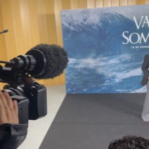 Alexandra Masangkay Instagram - Recientemente he aprendido lo importante que es celebrar “cosas”, en general. Pero en este caso en especial, celebrar que somos muchos los que todavía seguimos yendo al cine. Quiero daros las gracias por esos mensajes tan bonitos tras haber visto la película pero sobretodo por ir al cine y ver “Valle de Sombras”.
❤️‍🩹
Hoy día del espectador, no te la pierdas 🏔️ 

Gracias @viacomunicacion ✨
@karllagerfeld 
@pinkoofficial 

Y mi querido @mr.davidlopez 💄 ✨