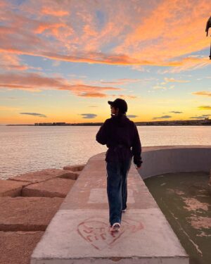 Alexandra Masangkay Instagram - Cosas varias y muchos contrastes en estos últimos meses 🍂
1. Torrevieja
2. Gustico
3. Comilona con Bo 
4. Mi titi
5. Premi sorpresa
6. Melena
7. Play with alturas
8. “All costs covered” dirigido por Javier Taboada como finalista