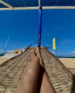 Alexandra Masangkay Instagram - Siempre me sorprendo con lo feliz que puedo llegar a ser y con los regalos de la vida: Estar con los papis en Filipinas y mi titi. 
Todo un sueño.

1. Mercado Batangas
2. Luli Island
3. Las vistas desde la casa de mi abuela
4. First ride de la titi en Jeep
5. Pandesal y una bebita
6. Bilo-bilo
7. Mood constante
8. Revivir la infancia en 3,2,1…
9. Despedidas que llenan el corazón