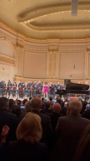 Alexandra Munroe Instagram - Yuja Wang at Carnegie Hall, playing four hours and 400 sheets (from
memory) of all Rachmaninoff, from his first composition, Piano Concerto No 1, which he wrote at age 17, to Piano Concerto No 4, which he revised right up until his death in 1943.  Yuja, wearing five different sequined mini dresses and 8-inch stilettos, gave us the greatest performance of my lifetime. She is a genius and a virtuoso, but that never comes before the music, which rises like dawn herself from her otherworldly musical soul. At the end of this historic marathon, Yannick fell to the stage floor and prostrated before her. 

Turn applause on! 

@carnegiehall @yujawang.official @nezetseguin #rachmaninoff #genius #prodigy #blowyourmind #yuja #yujawang #beauty