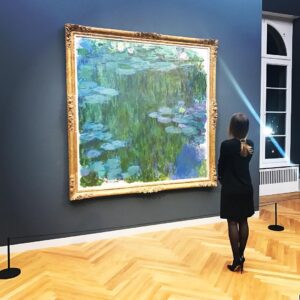 Alexandra Neldel Instagram - Die #Seerosen und ich im #museumbarberini #monet makes the world go round 😍