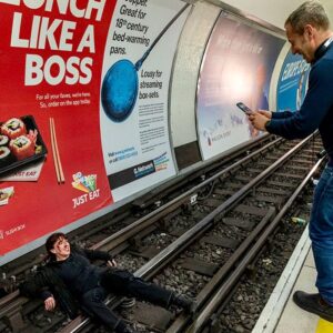 Alexandra Roach Instagram - When Villanelle kicked me off the platform at Bank 🚉 We closed the station for the weekend to film this scene in @killingeve so it was safe for me to lay on the tracks 🥴🐭 

Fun few days at work with @jodiemcomer - even if I had to stand next to you in a superdry coat whilst you rocked that amazing suit.

#killingeve #killingevefans #superdrytillidie