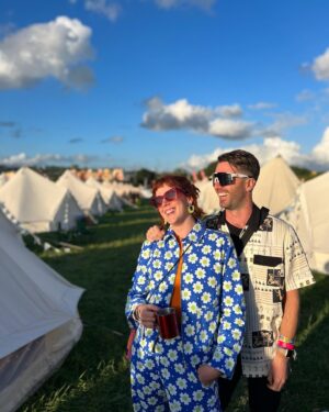 Alexandra Roach Instagram - There really is no place like it, is there?! 🥹 It was the best one yet…what a weekend - with the very best people. Thank you @glastofest - watching it all back on tv now. 🫶Thank you for this cute piccy @denissulta 😍 #glastonburyfestival #glastonbury #glasto