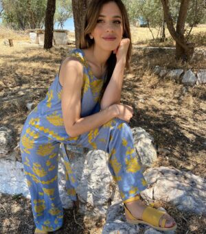 Alexandra Tavoulari Instagram - •Μια υπέροχη μέρα! Σήμερα βαφτίσαμε τον θησαυρό μας, ή όπως λέει η γιαγιά μου τον πλούτο μας!
Ευχαριστώ όλους όσοι ήταν μαζί μας με φυσική παρουσία και εκείνους που  ήταν εκεί με τη σκέψη και την αγάπη τους! Ευχαριστώ την @nikolpanagiotou που με έντυσε με total outfit @passager_official και παπούτσια από @thesandalista ! Ευχαριστώ και την υπέροχη @kallypolizopoulou που ξύπνησε αξημέρωτα για να με βάψει!! Όλους όλους όλους!• 
#baptismday #mybaby #mygirl #mayra #may #mayborn #mayname #maybaptism 
📸 @ritsa_vaitsi 💖& @ayellowbanana 💘💘