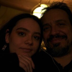 Alexandre Astier Instagram - Encore une fille de 20 ans. Mon Ariane…

#anotherfootintothegrave #bonanniversaire