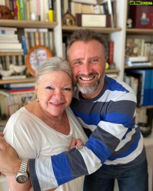 Alexandre Brasseur Instagram - La Mamma, ma Catherine, une maman de fiction. Hasard de l’écriture et d’une distribution. A mesure que le temps passe, une filiation qui nous dépasse ♥️