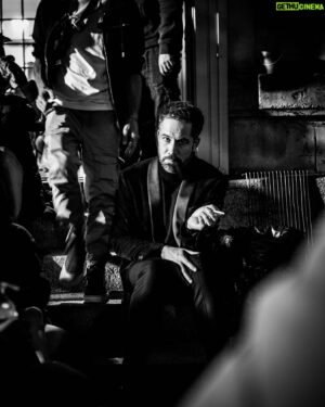 Alexandre Brasseur Instagram - #INSIDEALEXB - Ext nuit - Emmanuel, comédien