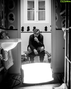 Alexandre Brasseur Instagram - #INSIDEALEXB - Int nuit - Arnaud, comédien