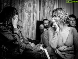 Alexandre Brasseur Instagram - #INSIDEALEXB - Int nuit - Ingrid et Isa