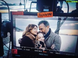 Alexandre Brasseur Instagram - La famille Delcourt @dna_tf1 vous souhaite bonheur santé et joie pour cette nouvelle année 🍀

Merci de votre fidélité ! 🫶🏻