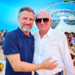 Alexandre Brasseur Instagram - Honneur et émotion de rencontrer Alexis Gruss entouré de sa famille et de son écurie dans un bien joli spectacle. 
Illustre famille du cirque qui célèbre la transmission et cet art du travail qui efface le travail 🎪🐎⭐️