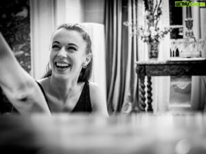 Alexandre Brasseur Instagram - #INSIDEALEXB - Int nuit - Camille, comédienne