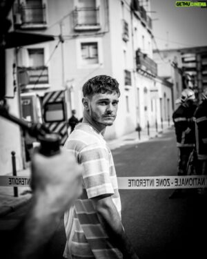 Alexandre Brasseur Instagram - #INSIDEALEXB - 𝗦𝘁𝘂𝗱𝗶𝗼 𝗗𝗡𝗔
Adher, Acteur torticolis
