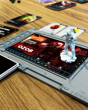 Alexandre Ottoni Instagram - Esse dia foi incrível! Vocês não têm noção de como eu estava feliz e orgulhoso de convidar a galera para testar pela primeira vez OZOB - A CYBERPUNK BOARD GAME!

Nosso primeiro jogo de tabuleiro, desenvolvido pelas mentes brilhantes de @jordyadann e @orenatosimoes, da Uaipiá Studios, e com arte, design gráfico e esculturas pela @ironstudios, que está chegando no segundo semestre.

(Os componentes ainda são protótipos, não é a versão final de fábrica)

Foi incrível ver todo mundo se divertindo de verdade, comemorando lances como se fosse um gol com gritos de alegria em uníssono. Que sensação gostosa de compartilhar com a galera o resultado de anos de trabalho de tanta gente talentosa e ver a alegria da galera enchendo o ambiente.

Obrigado a todos que estiveram lá para prestigiar esse  dia tão especial para um nerd que AMA jogos com todo coração! ❤️🤡💥
 
#ozob #boardgame #jovemnerd #cyberpunk