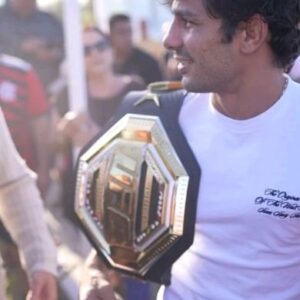 Alexandre Pantoja Instagram - 🇧🇷: Recebendo amor do povo!
🇺🇲: Getting love from the people!

#ufc301 #ufcrio 

@ufc_brasil