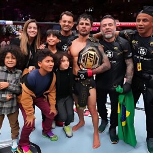 Alexandre Pantoja Instagram - 🇧🇷 #tbt em família do UFC 296

-------------

🇺🇸 Family #tbt to UFC 296
