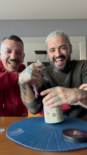 Alexandre Santos Instagram - Comer gelados da @prozisportugal nestas circunstâncias é um desafio 😂😂😂😂 obrigado @euaksou pela a”ajuda” 😒

PROMO CODE: GUNADA

#pub