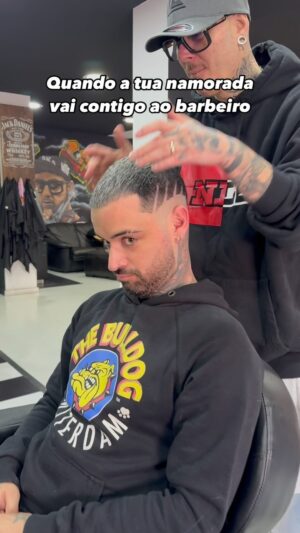 Alexandre Santos Instagram - Identifiquem as vossas mulheres “Mães” que vão com vocês ao barbeiro 😂