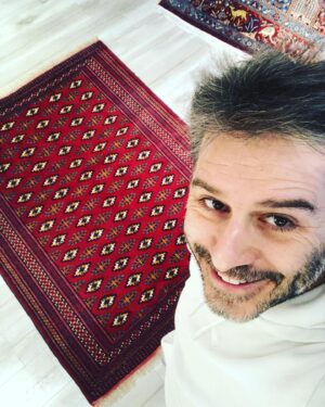 Alexandros Bourdoumis Instagram - GIVE AWAY GIVE AWAY GIVE AWAY. 

Μάρτης,γδάρτης!Ο @achilleas_mogadam και η @mogadam_carpets σας κάνει δώρο ένα εξαιρετικής ποιότητας χειροποίητο περσικό χαλί  Torkaman, ολομαλλο, αξίας 1.500€!!!
Ο διαγωνισμός θα λήξει τη Δευτέρα 21/3.
•Κάντε like στο post
•Follow @mogadam_carpets 
•Tag 2 φίλους σας