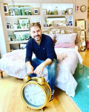 Alexandros Bourdoumis Instagram - ‘’Σήμερα είναι μια καλή μέρα για να αλλάξετε όλη την ατμόσφαιρα του σπιτιού σας με μικρές πινελιές!  Σταμάτησα από το κατάστημα Madame Coco στο κέντρο της Αθήνας, το οποίο προσφέρει κομψά προϊόντα για να δημιουργήσετε ένα ξεχωριστό στυλ στα σπίτια σας με τις συνεχώς ανανεωμένες συλλογές του.  Επιστρέφω ξανά σπίτι με κομψά και γαλλικής έμπνευσης προϊόντα.’’ Online στο https://gr.madamecoco.com/
#madamecocogreece #madamecocogr #homeware #cookware #deco #porcelain @madamecocogr 
Photo by @lenakidrs