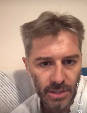 Alexandros Bourdoumis Instagram - Υπάρχουν σχεδόν 3 εκατομμύρια άνθρωποι στην Ελλάδα που υποφέρουν από προβλήματα ψυχικής υγείας. Το ⅓ αναζητούν βοήθεια, τα δύο τρίτα μένουν μόνοι τους.
Εν μέρει επειδή έχουν προκαταλήψεις κατά της ψυχοθεραπείας και δεν αποδέχονται την αποτελεσματική βοήθεια που μπορεί να τους προσφέρει για να αντιμετωπίσουν τα ψυχικά προβλήματα που έχουν. Έχω δοκιμάσει προσωπικά την ψυχοθεραπεία και είναι μια χρήσιμη και αποτελεσματική μορφή βοήθειας. Το να κάνεις ψυχοθεραπεία δεν είναι ντροπή ή αποτυχία. Και επίσης το να κάνετε ψυχοθεραπεία δεν ήταν ποτέ ευκολότερο, γιατί τώρα είναι και διαδικτυακή. Οι έρευνες δείχνουν ότι είναι εξίσου αποτελεσματική με το πρόσωπο με πρόσωπο. Υπάρχει μια εύχρηστη διαδικτυακή πλατφόρμα ψυχοθεραπείας, η Hedepy, που σας συνδέει με έναν θεραπευτή μέσω βιντεοκλήσης. Έχουν πάνω από 20 θεραπευτές και οι συνεδρίες είναι συχνά δυνατές σε μόλις 24 ώρες. Ρίξτε μια ματιά στο Hedepy.gr @hedepygreece #ψυχοθεραπεία #διαδικτυακή #φως