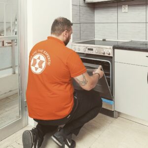 Alexandros Bourdoumis Instagram - Τα κατάφερα! Μετά από πολλές παραστάσεις και περιοδείες είμαι και πάλι στην Αθήνα. Τί σημαίνει αυτό; Θα μπορέσω να ολοκληρώσω επιτέλους το project που άφησα πίσω μου τον Αύγουστο: Το νέο μου σπίτι! Θέλω να ευχαριστήσω τους ειδικούς της @expert_hellas που κάθισαν μαζί μου ώστε να βρούμε όχι μόνο τις κατάλληλες συσκευές για το νέο μου σπίτι, αλλά φρόντισαν ώστε η μεταφορά και τοποθέτηση να γίνει τις ημέρες που θα βρίσκομαι στην Αθήνα! Οι καλύτεροι συνεργάτες που θα μπορούσα να έχω σε αυτό το νέο μου εγχείρημα!
#newhomewithexperthellas #experthelllas #σπιτιαποτηναρχη #σπιτιμετηνexpert #appliances #expertchoices #τοποθέτηση @expert_hellas