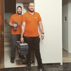 Alexandros Bourdoumis Instagram - Τα κατάφερα! Μετά από πολλές παραστάσεις και περιοδείες είμαι και πάλι στην Αθήνα. Τί σημαίνει αυτό; Θα μπορέσω να ολοκληρώσω επιτέλους το project που άφησα πίσω μου τον Αύγουστο: Το νέο μου σπίτι! Θέλω να ευχαριστήσω τους ειδικούς της @expert_hellas που κάθισαν μαζί μου ώστε να βρούμε όχι μόνο τις κατάλληλες συσκευές για το νέο μου σπίτι, αλλά φρόντισαν ώστε η μεταφορά και τοποθέτηση να γίνει τις ημέρες που θα βρίσκομαι στην Αθήνα! Οι καλύτεροι συνεργάτες που θα μπορούσα να έχω σε αυτό το νέο μου εγχείρημα!
#newhomewithexperthellas #experthelllas #σπιτιαποτηναρχη #σπιτιμετηνexpert #appliances #expertchoices #τοποθέτηση @expert_hellas