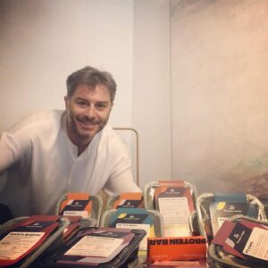 Alexandros Bourdoumis Instagram - Με τη @fitnessmeals_gr δίνουμε παρέα τον τίμιο αγώνα της διατροφής!Τα γεύματα της ποικίλα,φρεσκομαγειρεμενα και στοχευμένα να σε βοηθήσουν κι εσένα αν πιστευεις οτι το εχεις ανάγκη!Μπειτε στη https://fitness-meals.gr/ και μην διστάσετε να δοκιμάστε τις υπέροχες γεύσεις τους!!! #διατροφή #συμμαχοςστοαδυνάτισμα